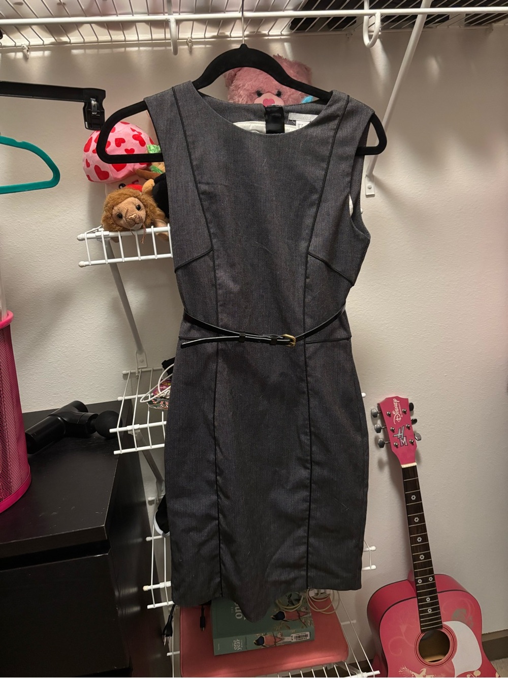 Sleeveless Dark Gray Sheath Dress with Slim Belt